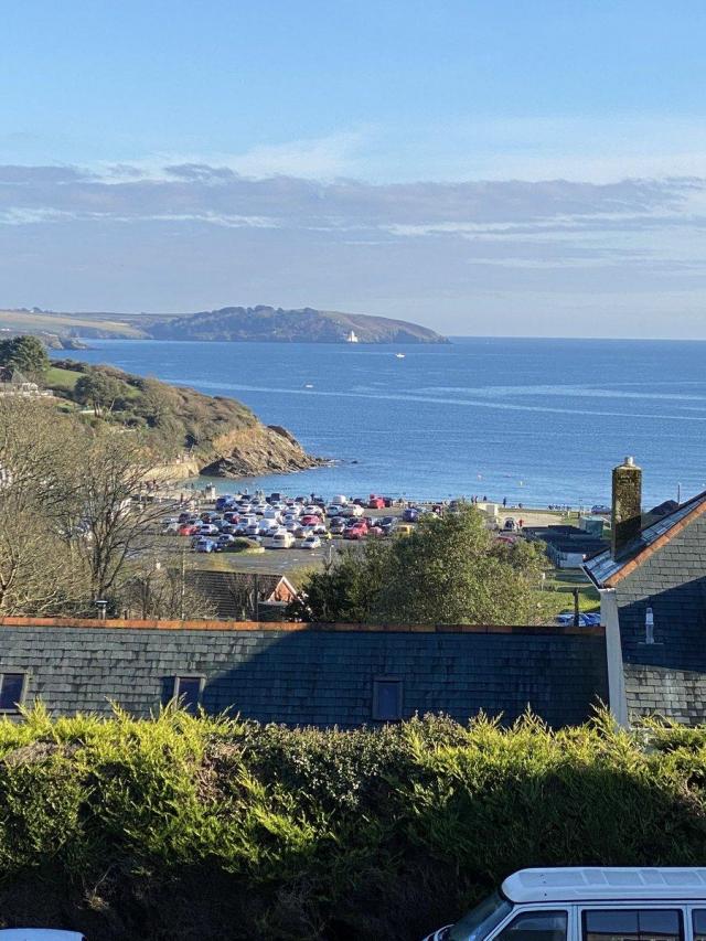 Stay at home warning as visitors criticised for travelling during lockdown  Scott Thompson posted this picture of Falmouth's car parks on Twitter